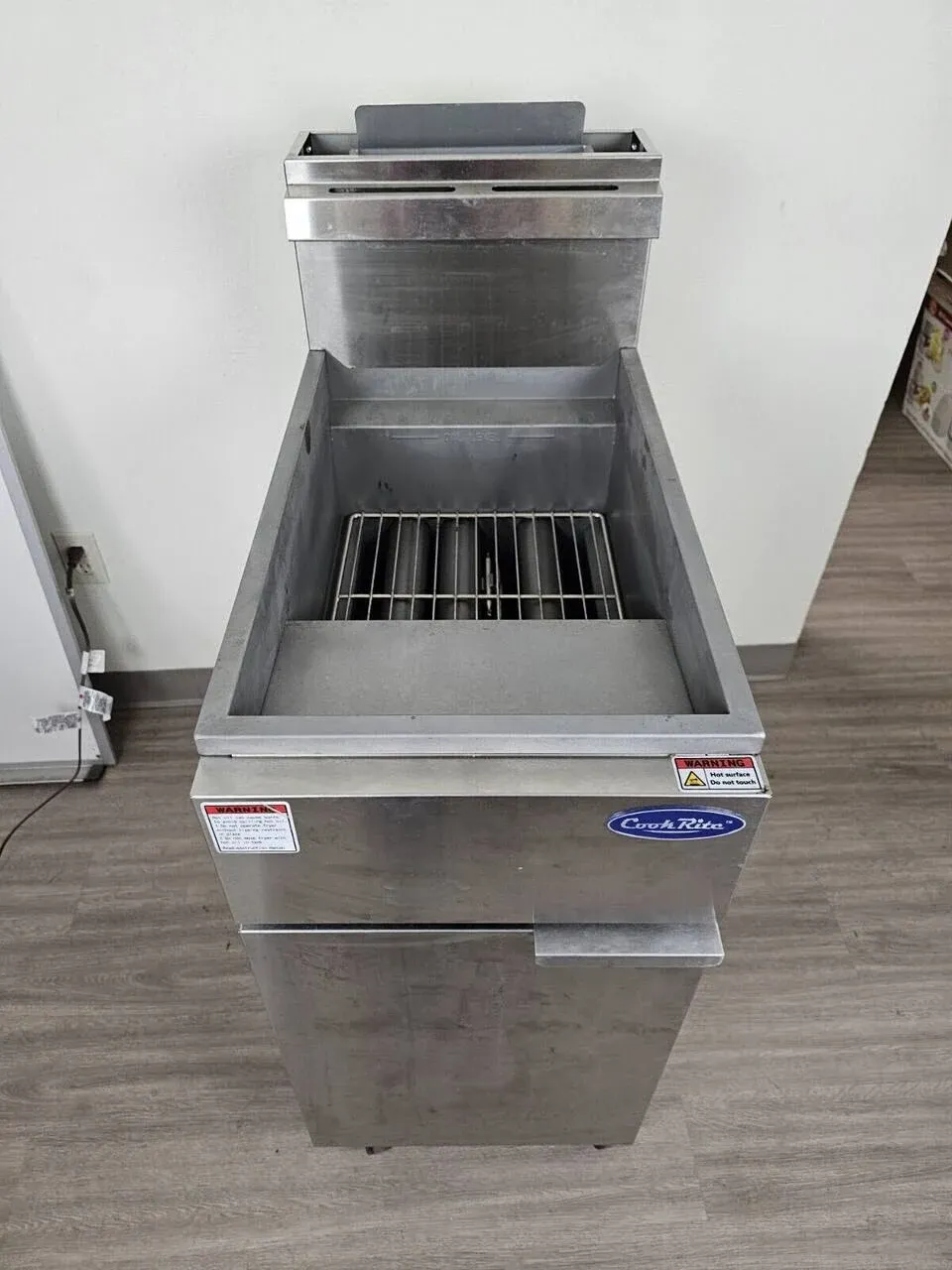 Atosa USA 40lb Natural Gas Fryer - Floor Model ATFS-40