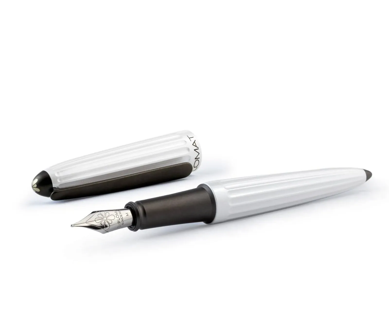 Diplomat Aero Fountain Pen - Lacquered White - Medium