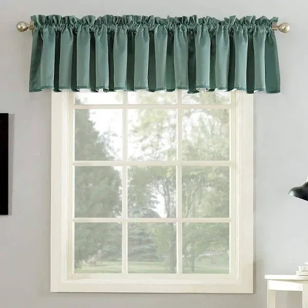 Sun Zero Barrow Energy Efficient Rod Pocket Curtain Valance