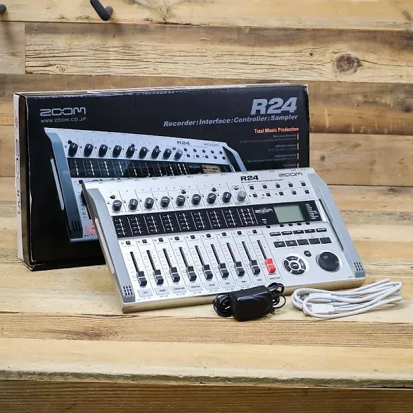 Zoom R24 Recorder / Interface / Controller / Sampler