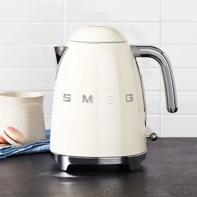 Smeg KLF03CRUS 50's Retro Style Aesthetic Electric Kettle with Embossed Logo, Cream