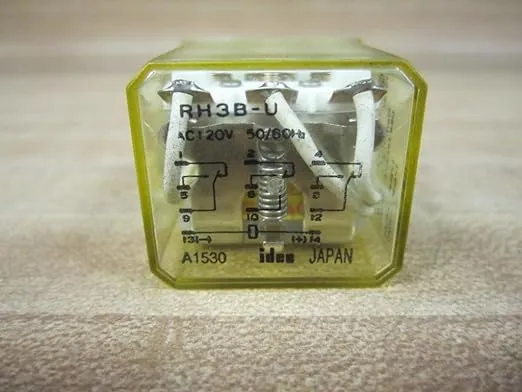 IDEC RH3B-UAC120V RELAY