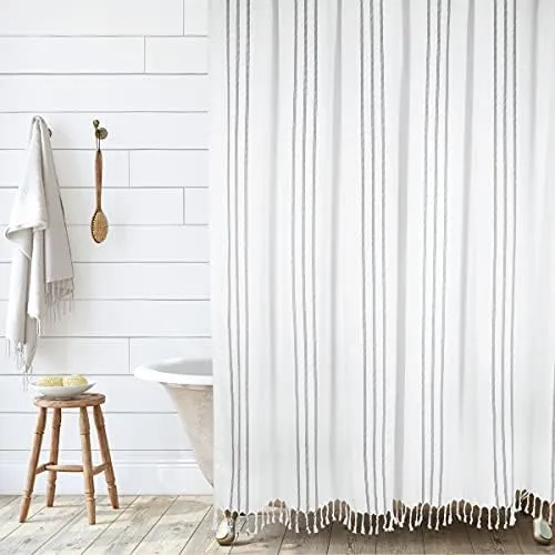 HALL &amp; PERRY Modern Transitional White Stripe Shower Curtain with Tassels - Vert