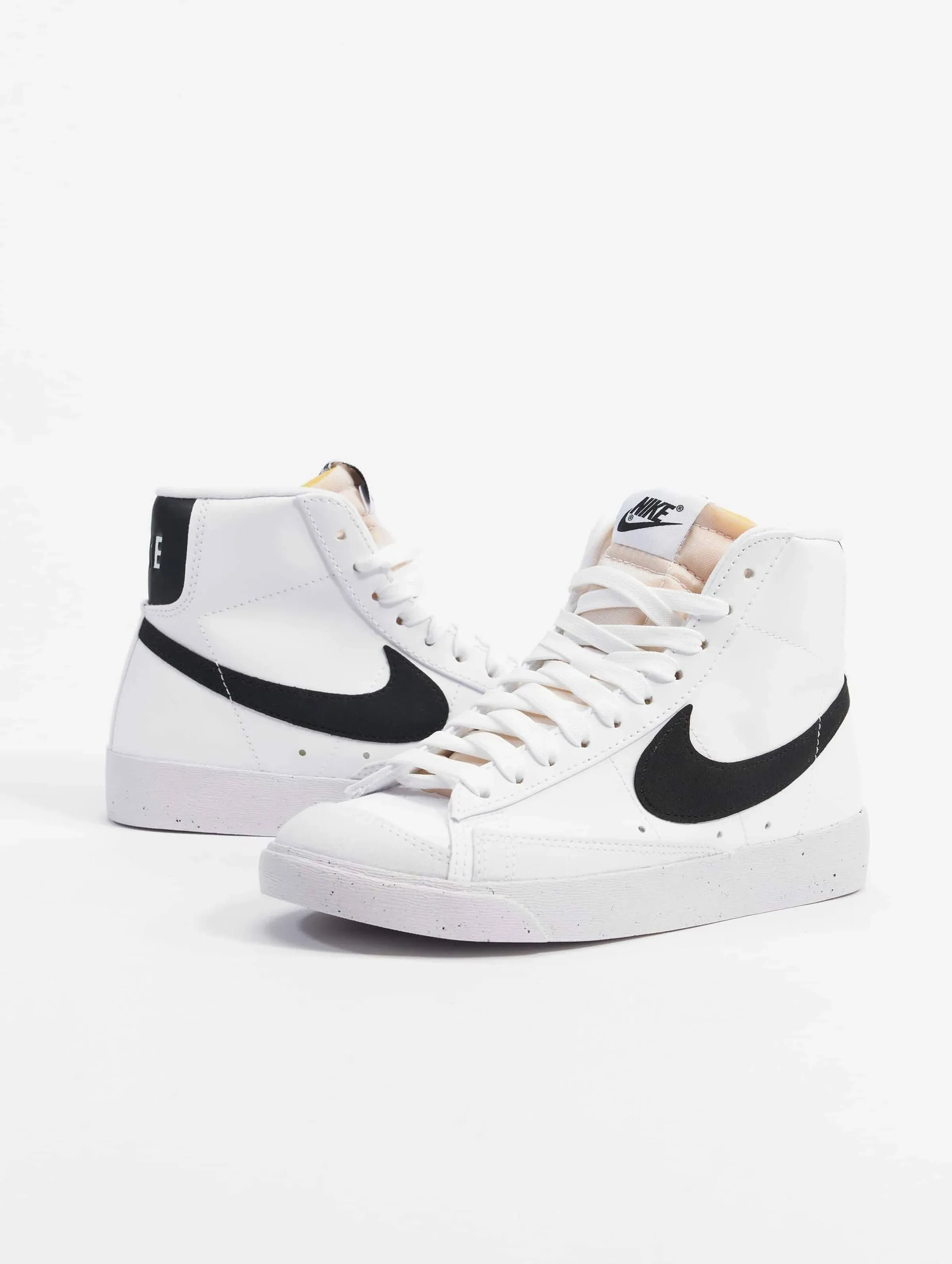 NIKE Women's W Blazer Mid '77 Next Nature Sneaker