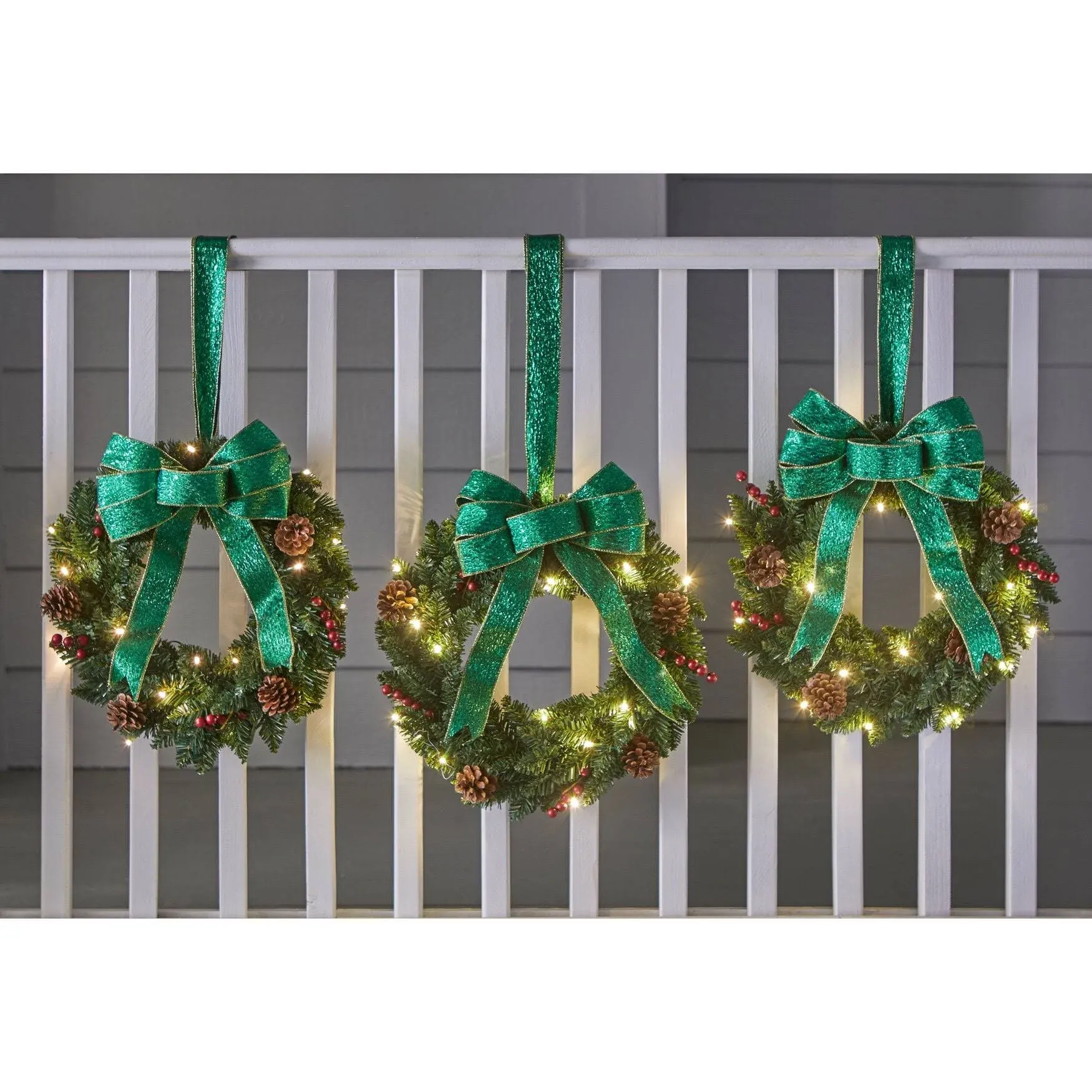 Brylanehome Christmas Set Of 3 Cordless Pre-Lit Mini Christmas Wreaths, Green