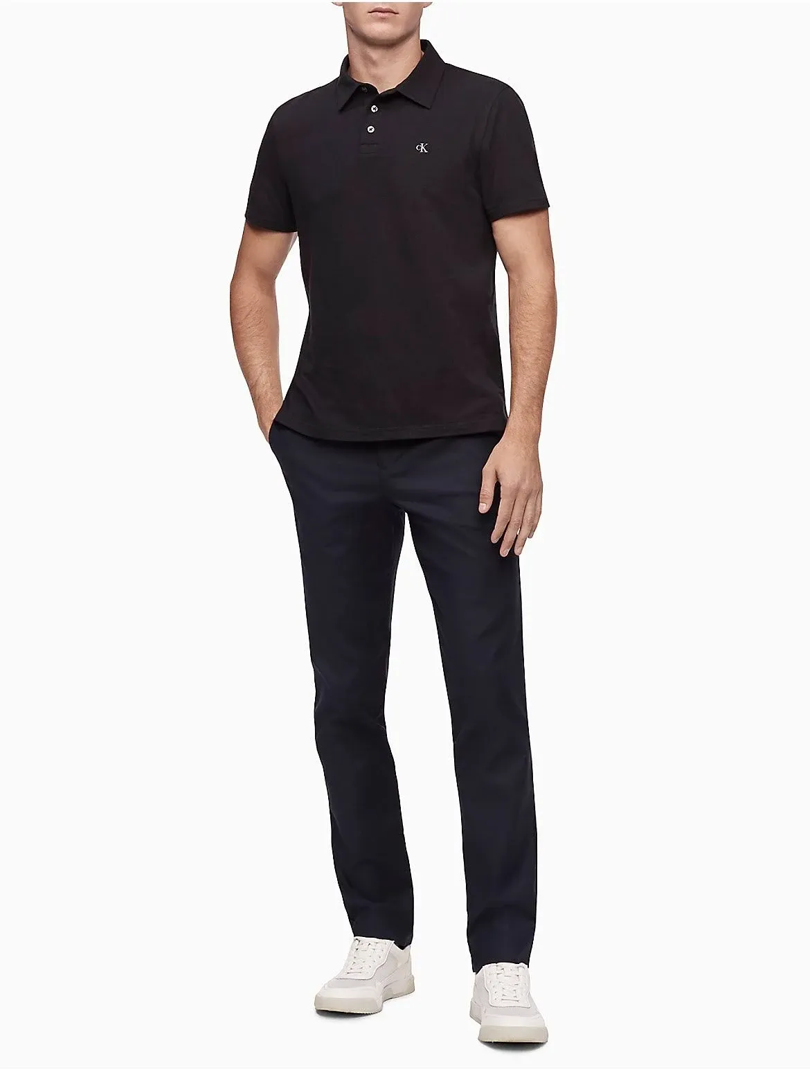 Calvin Klein Men's Modern Stretch Wrinkle Resistant Chino Pants in Slim Fit