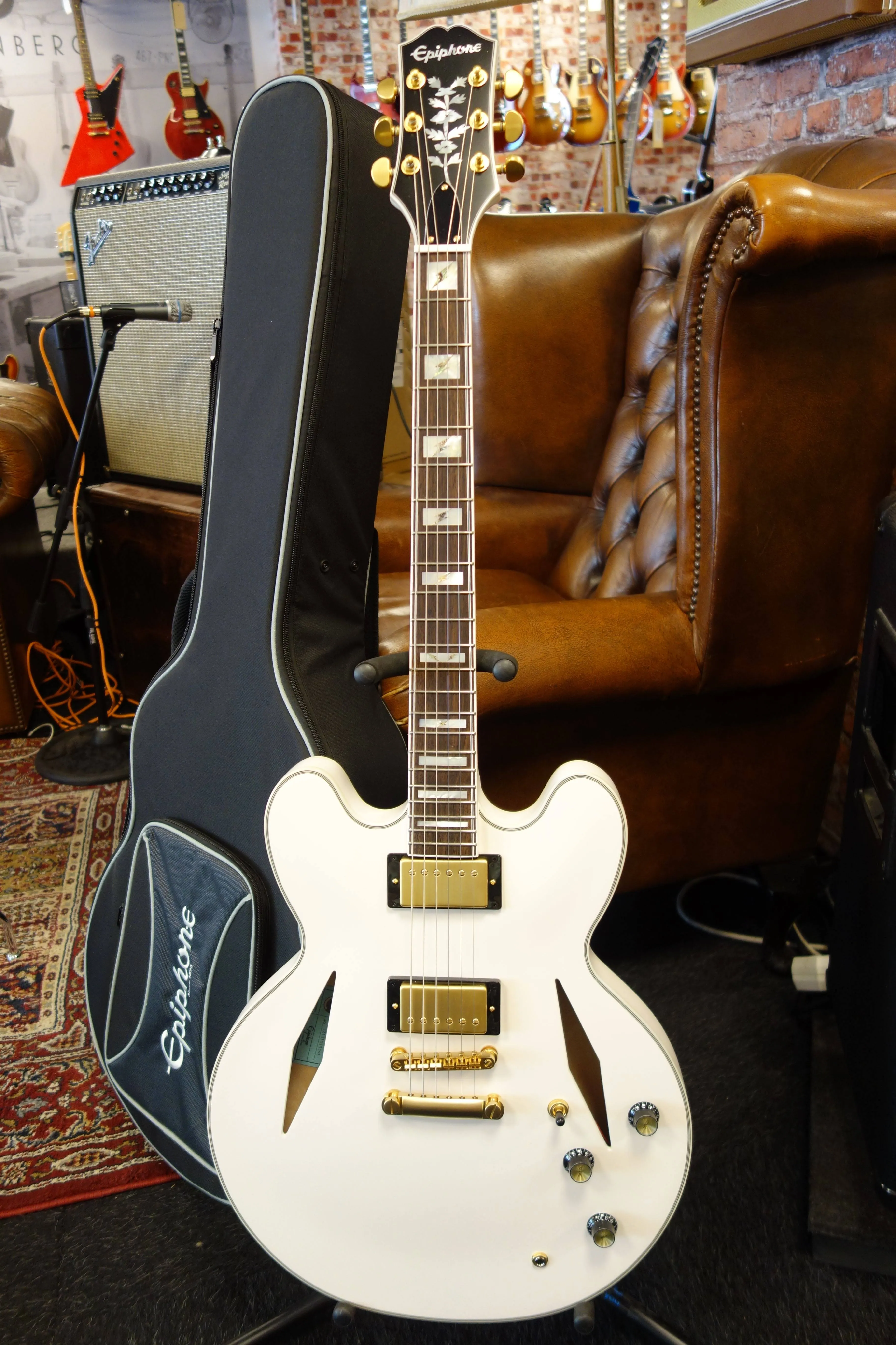 Epiphone Emily Wolfe White Wolfe Sheraton (Aged Bone White)