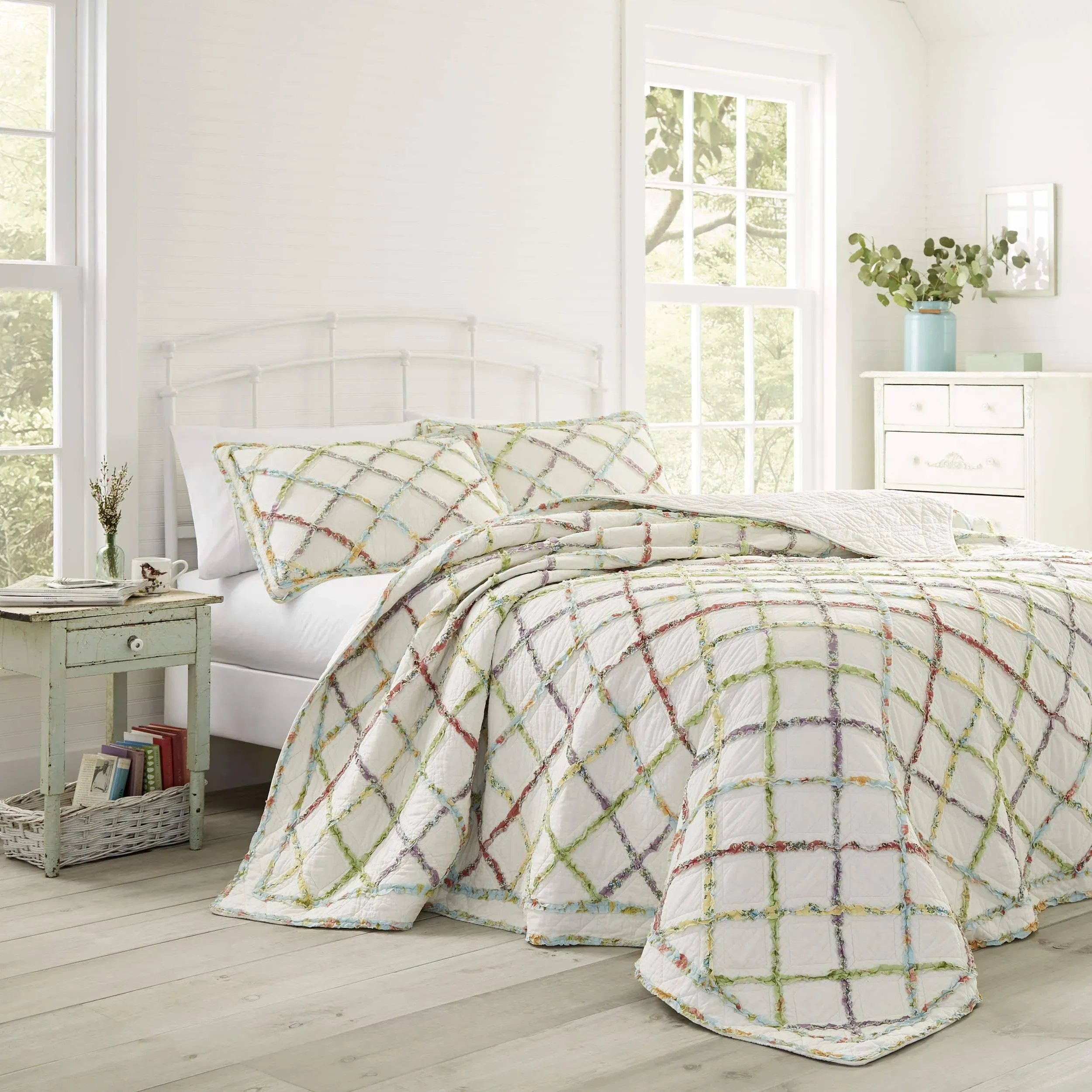 Laura Ashley Home Ruffle Garden Collection Quilt-100% Cotton, Ultra Soft, All Season Bedding, Reversible Stylish Coverlet, Twin, Cream (197783)